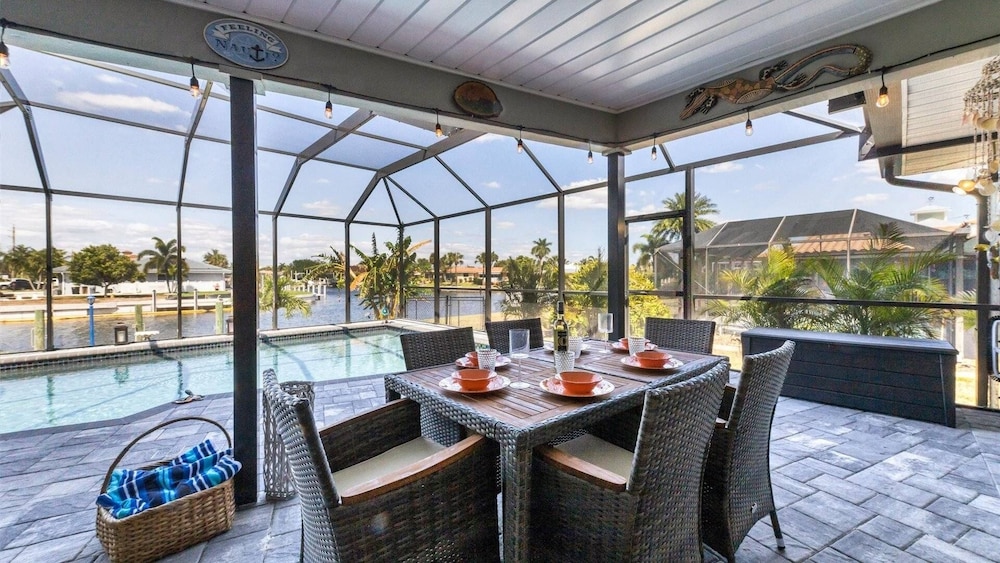 The Canal House Of Punta Gorda Isles, Pool, Pet Friendly, Kayaks, Bikes 3 Bedroom Home
