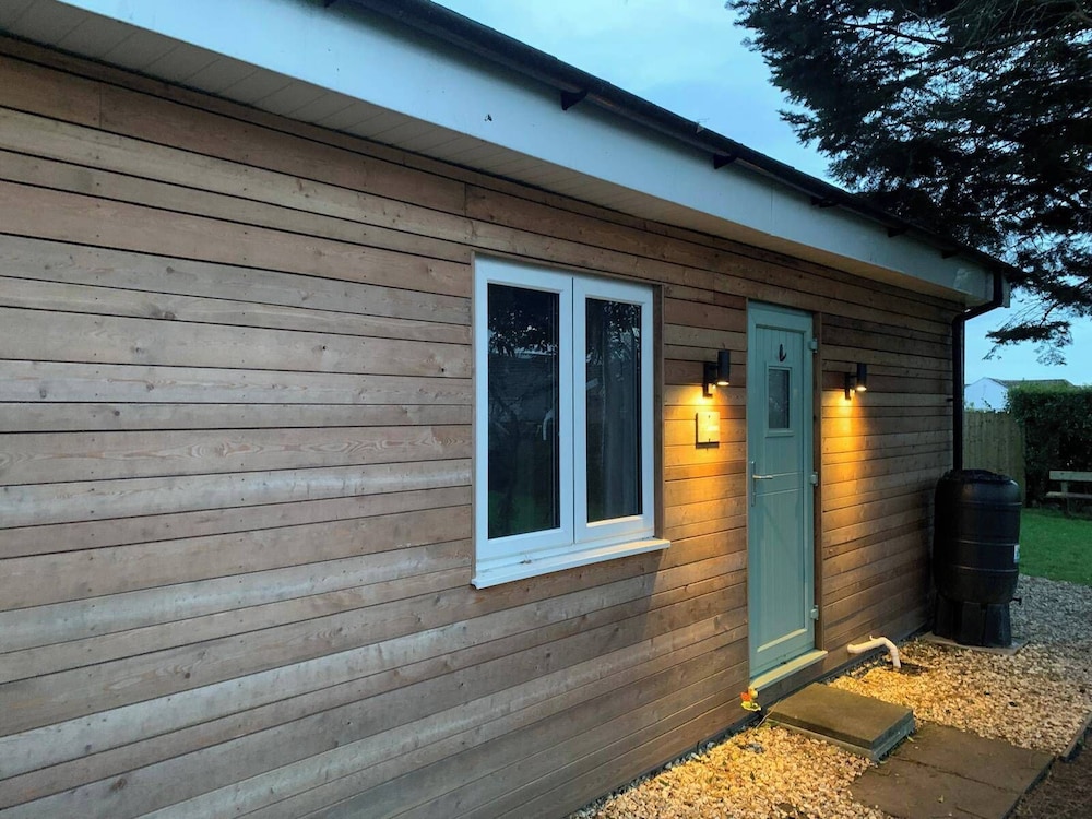 Y Caban-the Cabin-1 Bed-sleeps 2-parking-fast Wifi