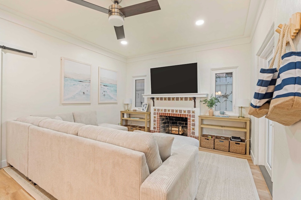 La Jolla Stay w/ Firepit & Walk to Beach Arenas