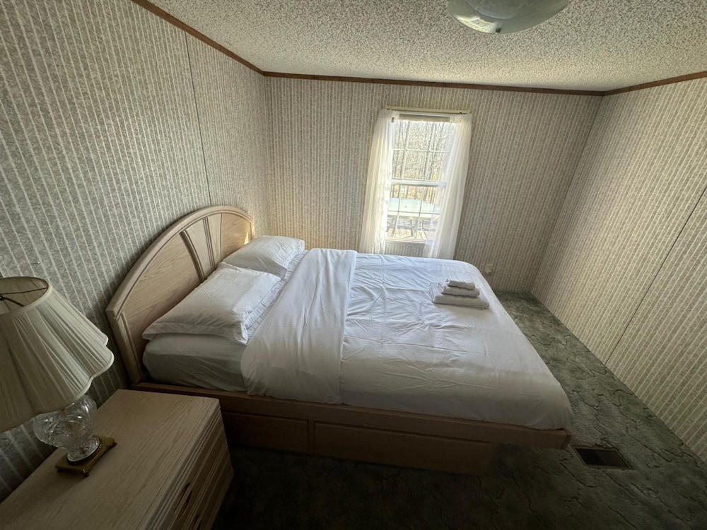 Secluded Lodge Farm Views 50 Acres Wifi