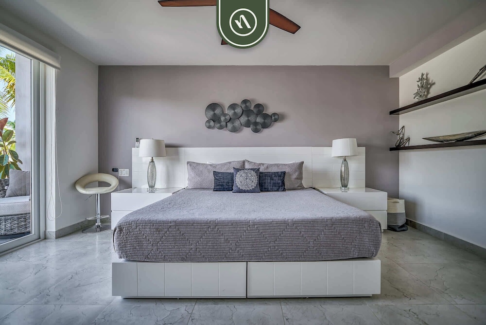 Centric 2BR Condo- Balcony - Rooftop Pool