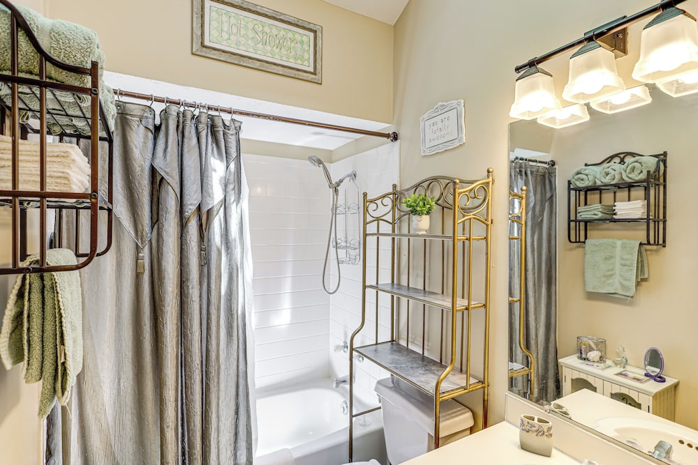 5 Mi to Platte River: Inviting Bellevue Rental