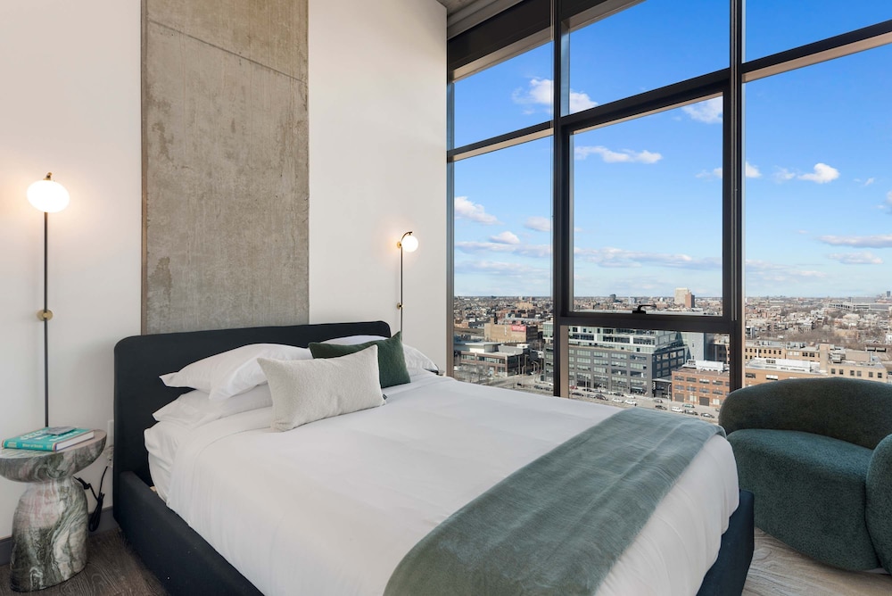 Cloud9 6 apt for 30ppl Fulton Market The Nouveau