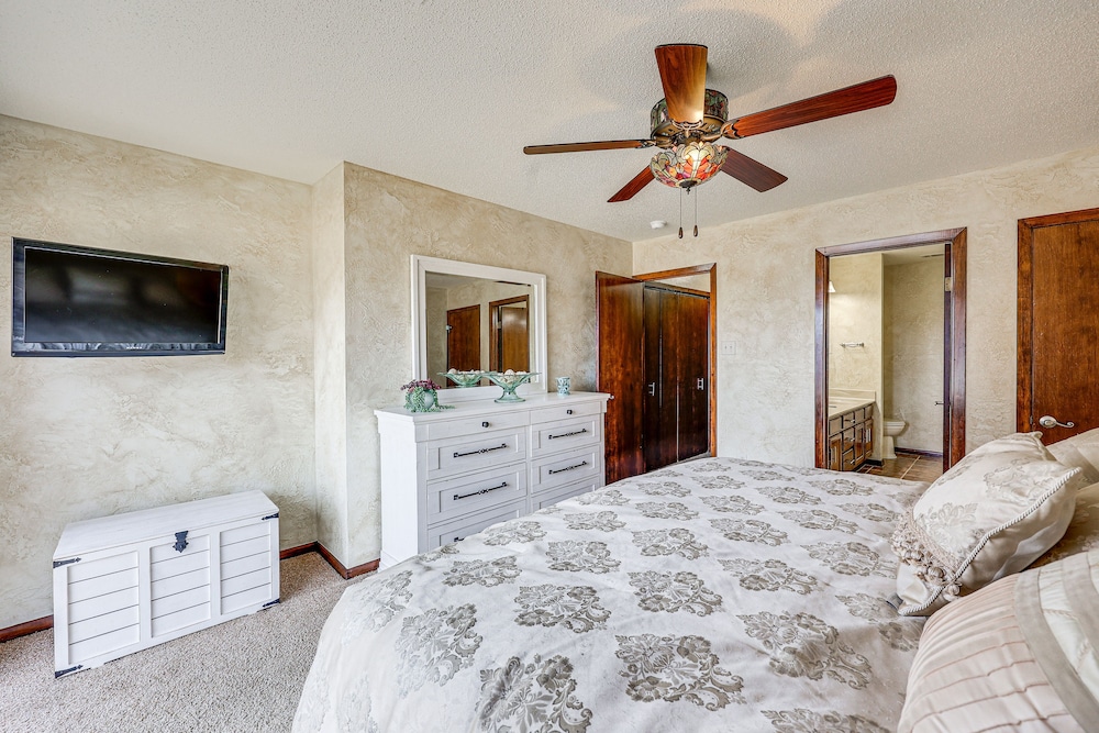 Hot Springs Resort Condo ~ 7 Mi to Bathhouse Row! view 4
