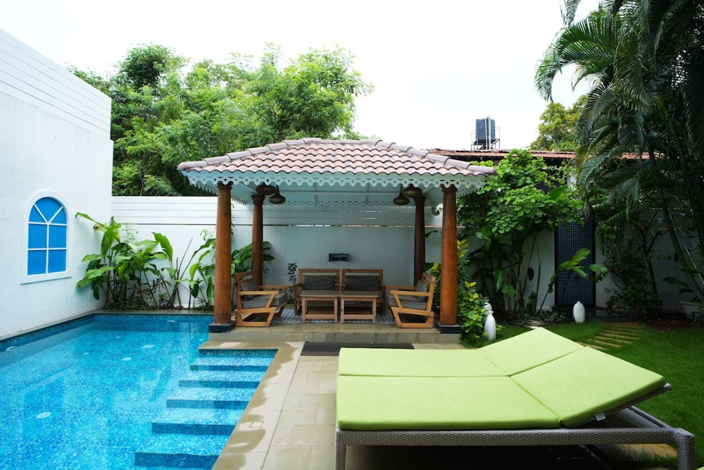 Villa Bauhinia - 5bhk With Pool 10 Mins to Beach
