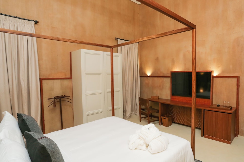 Mumba Lodge by Flow