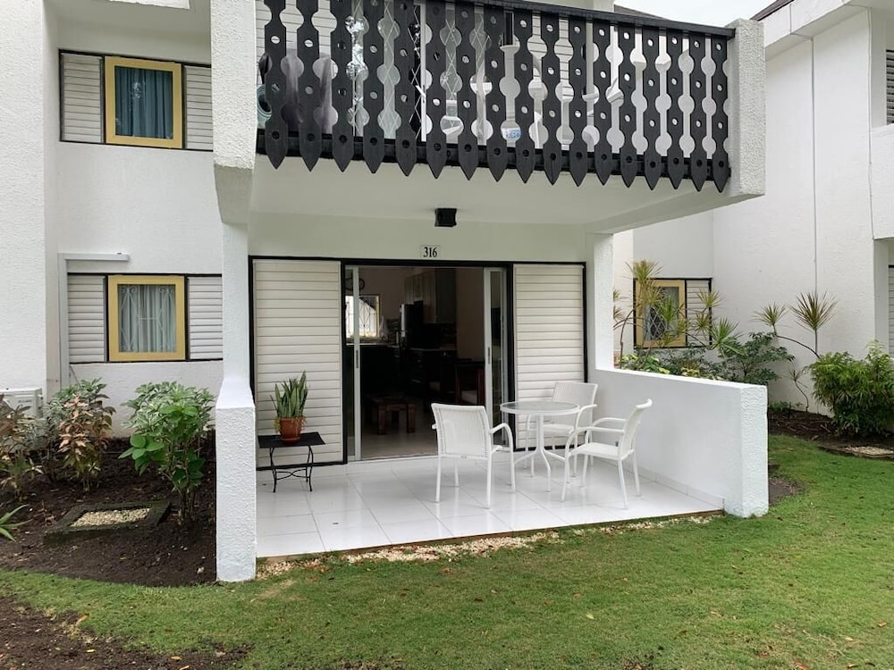 Moonshine 316 Rockley Golf Club