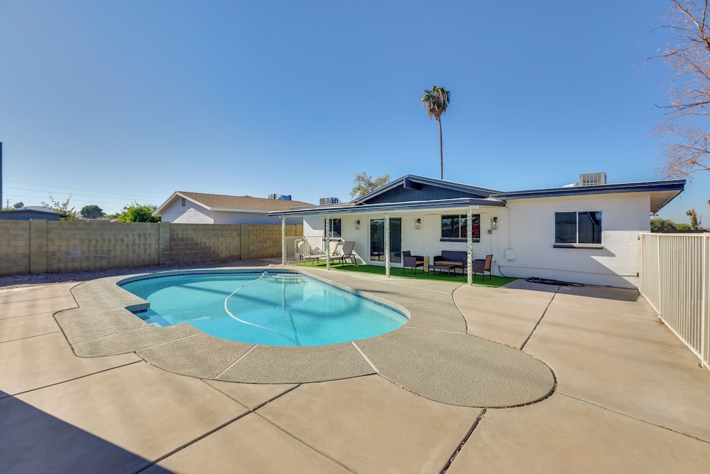 11 Mi to Dtwn Phoenix: Main House w/ Outdoor Oasis