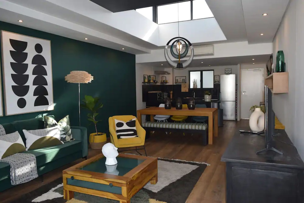 Stylish 2 Bedroom Apartment in Cape Town With Stunning Views view 3