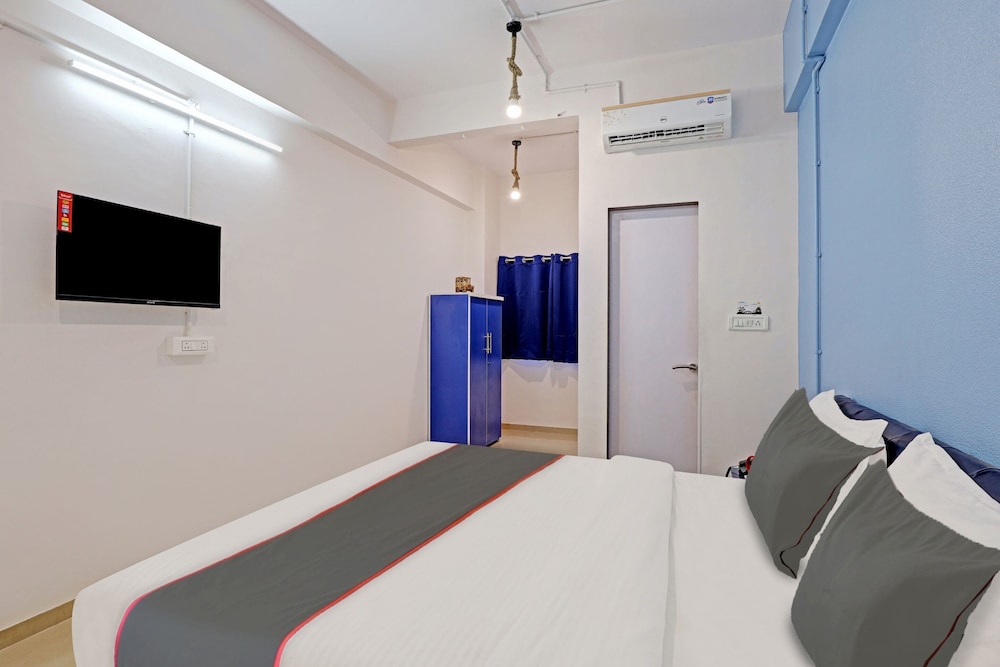 Hotel Solitaire Luxurious AC Rooms Surat