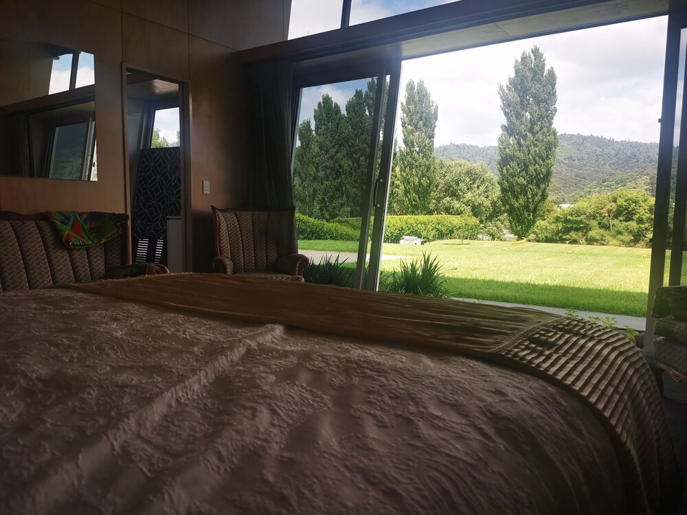 Hakarimata Lodge - Riverside Sanctuary