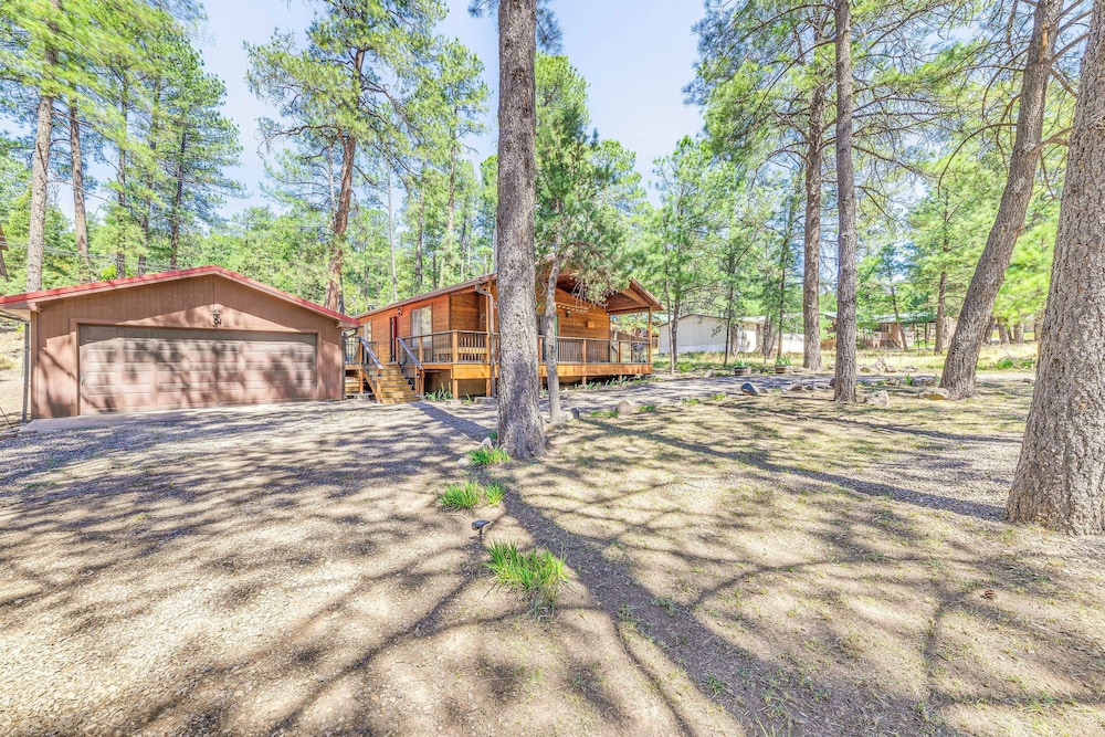 Quaint Ruidoso Cabin ~ 1 Mi to Hiking Trails! view 3