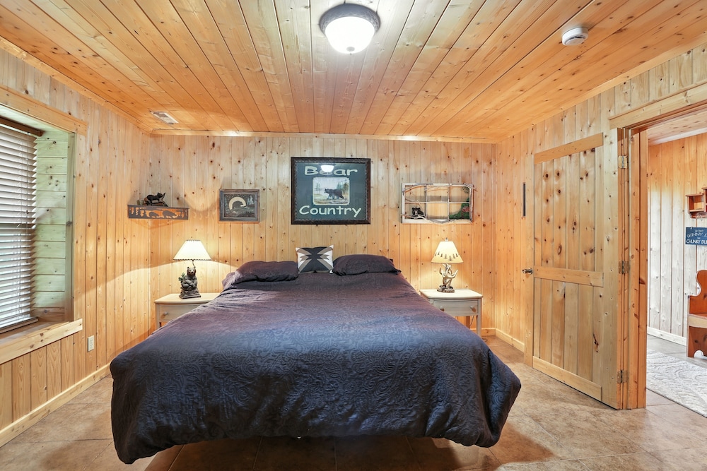 Secluded Mountain Retreat With Stunning Views 4 Bedroom Home