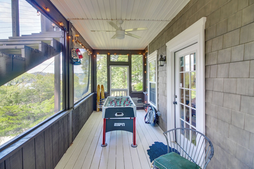 Walk to Marina: Center Hill Lake Family Home