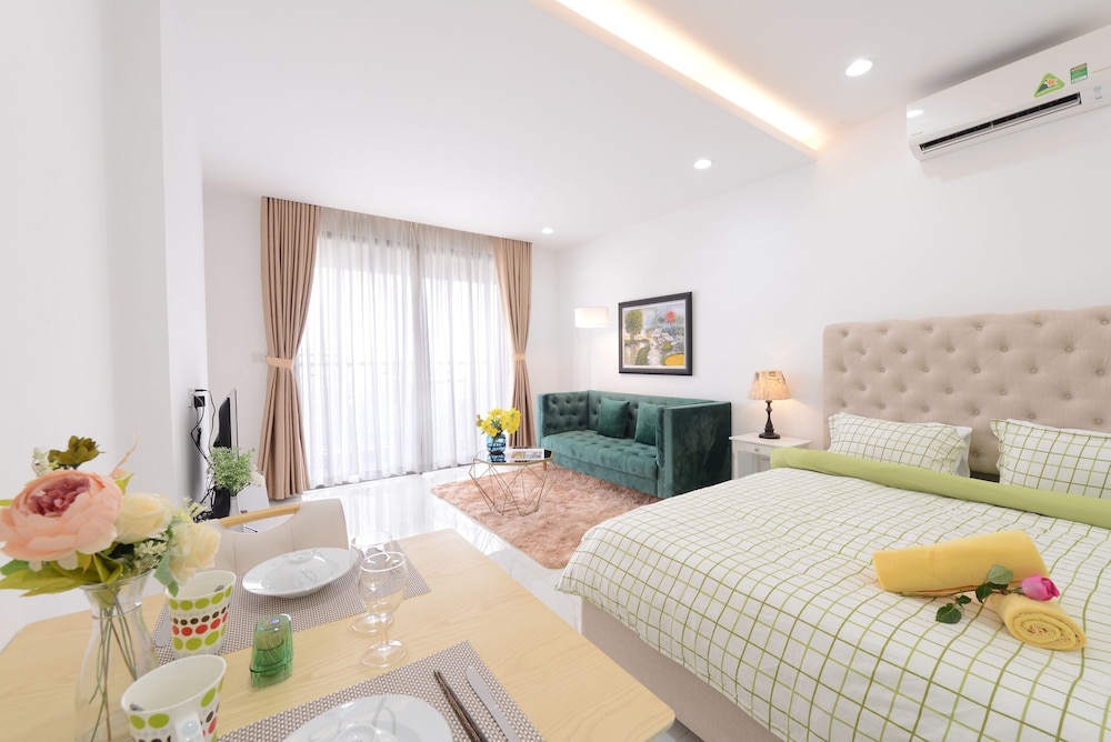 Jennifer House - Millenium Apartment