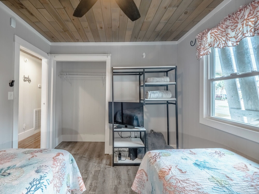 Barefoot Bungalow by Carolina Retreats