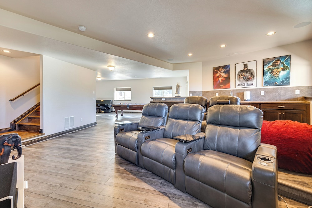 Hot Tub & Games Galore! Colorado Springs Retreat