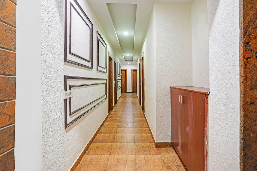 FabHotel Emerald Suites - Near MG Road Metro Station