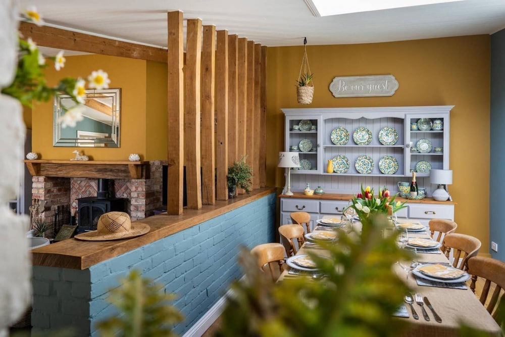 The Cottage - Characterful Coastal With hot tub