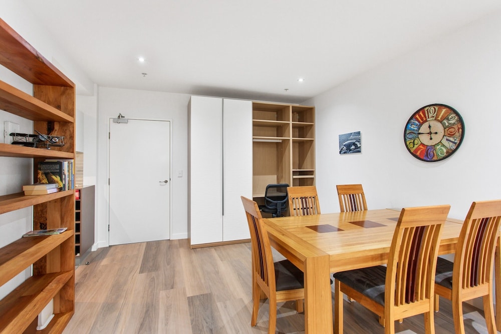 Madecomfy Spacious Canberra Living With Courtyard