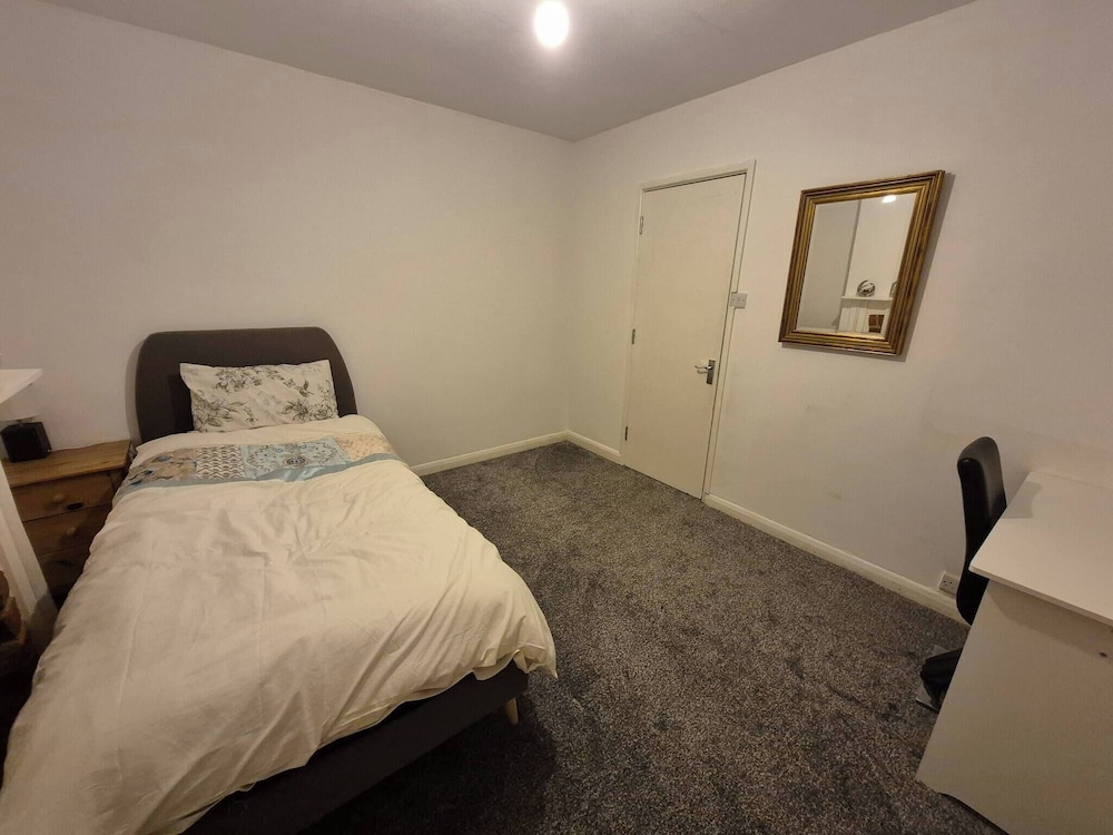 Room-private Room, Closer to Train Stati