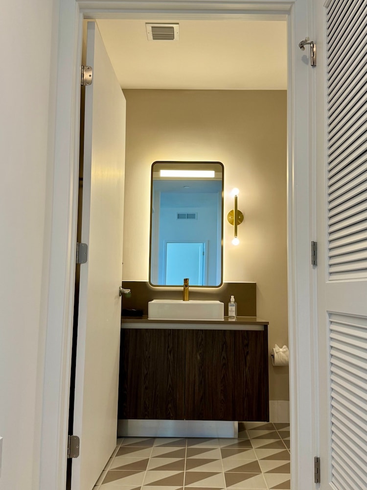 Sky-high Luxury in Downtown Miami