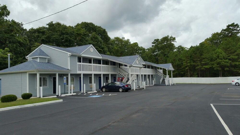 Village Inn and Suites
