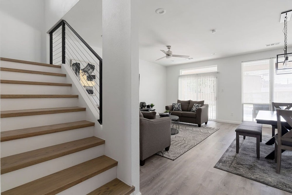 Urban Retreat With Pool Near Downtown Dallas