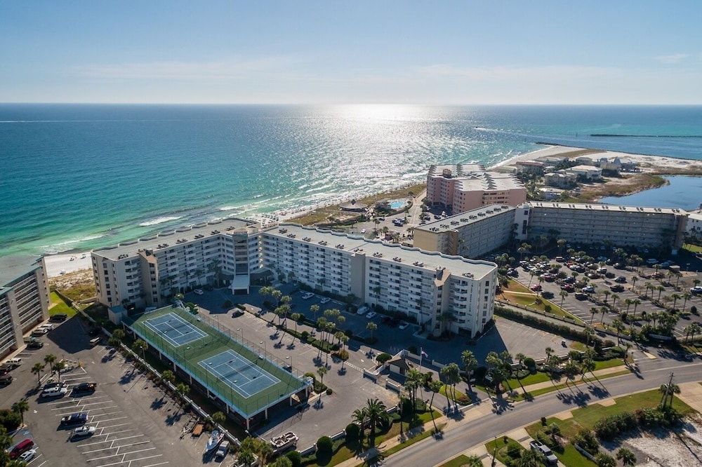 Inlet Reef 316 2 Bedroom Condo by RedAwning