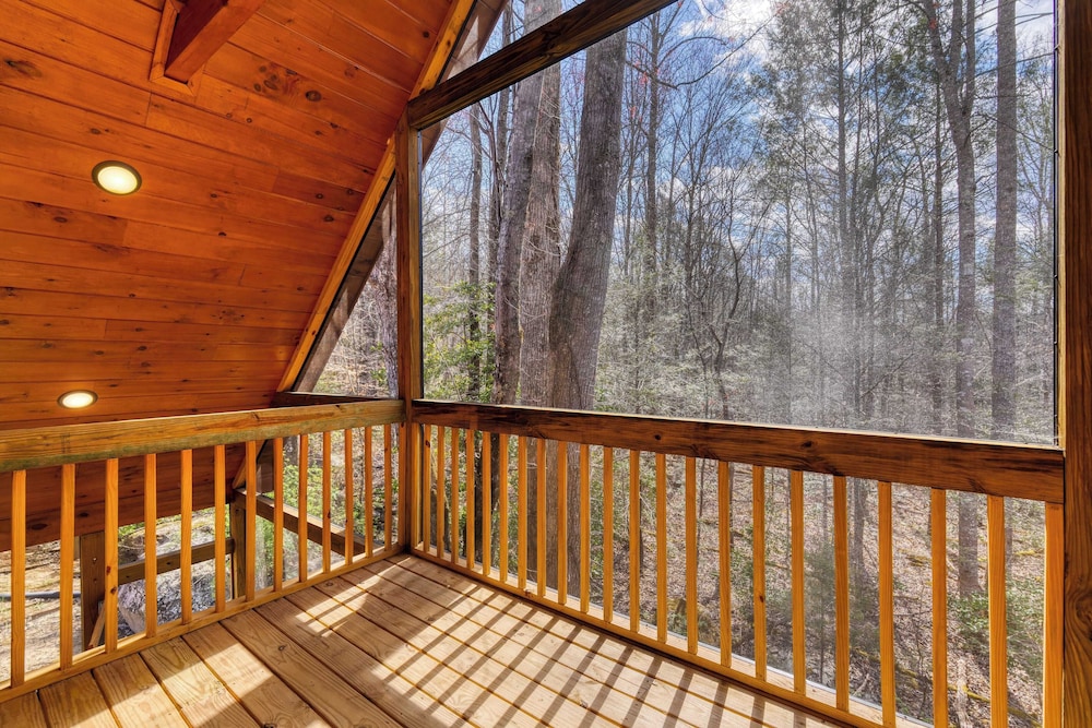 Hot Tub + Foosball Access to Pool, Tennis, Gym Chill'n in the Smokies