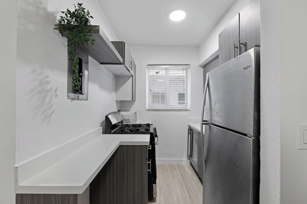 Harding Avenue Apartments by Andes STR