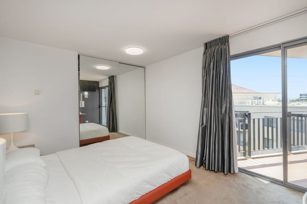 Sleek 2-bed Apartment in Vibrant Kingston