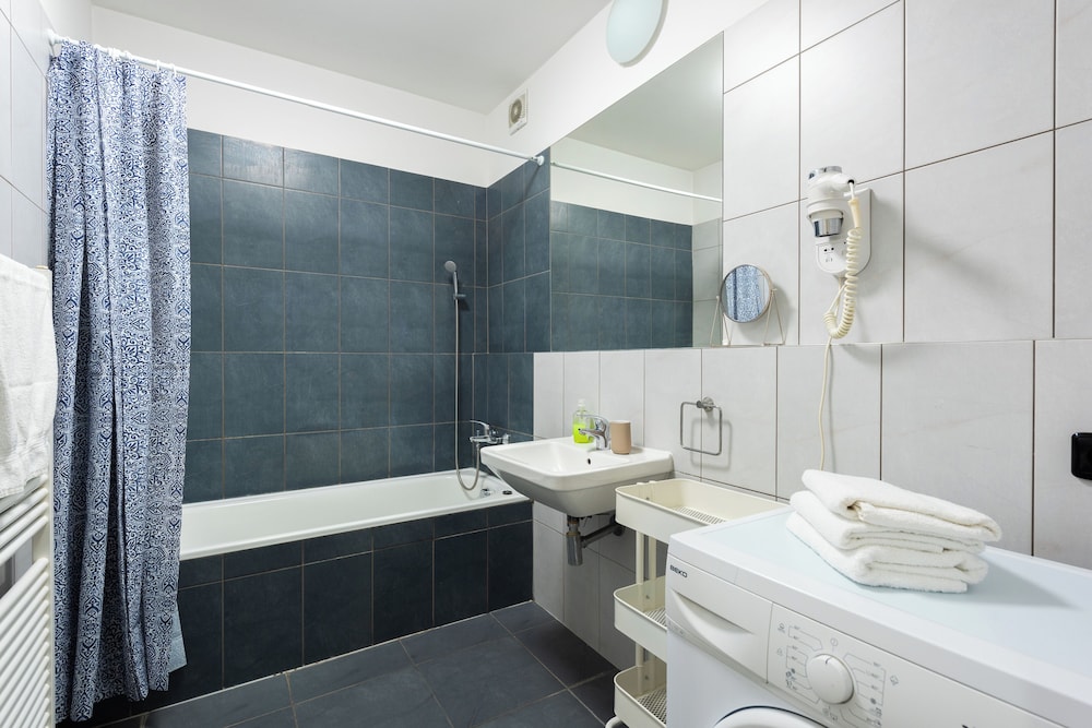 3 bedroom apartment near center