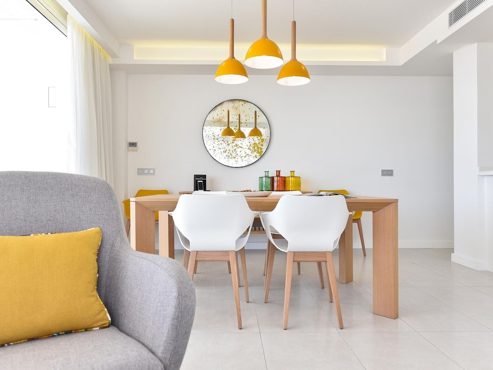 Apartment Mogan With Stunning Beach Views