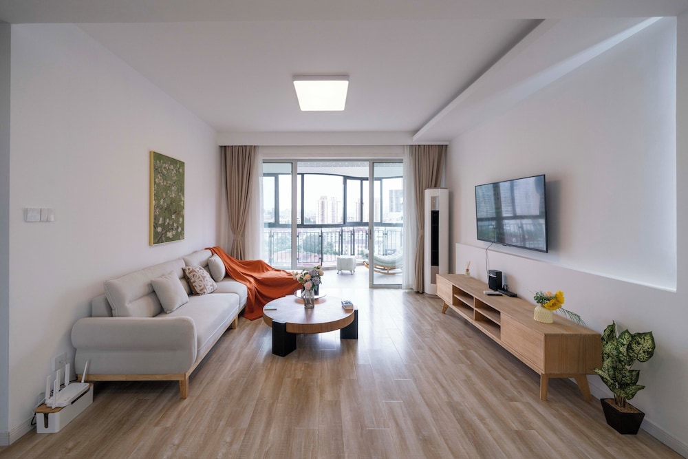 Tyms Tianshan 4BR 2BA APT Residence