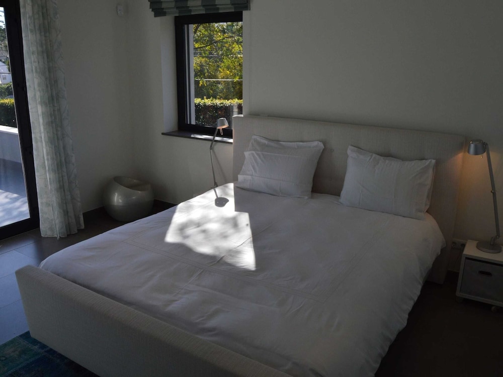Modern Villa With Swimming Pool Near Carvoeiro view 4