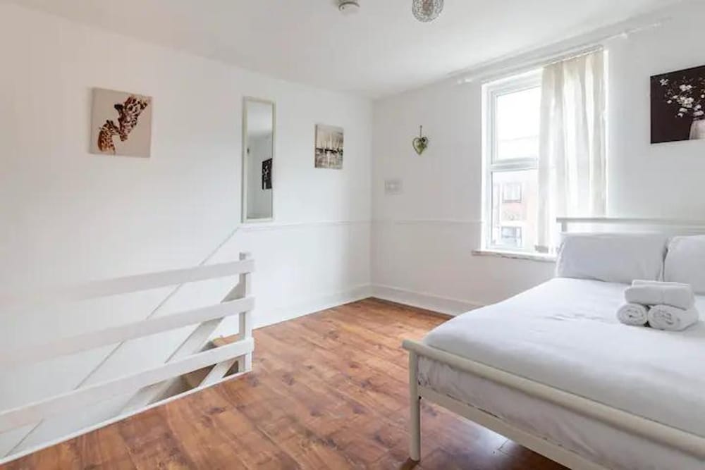 Cheerful Maisonette in the Heart of Orrell Park