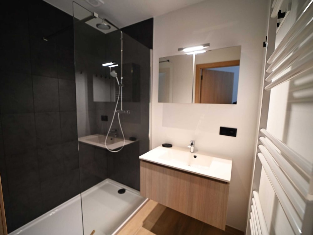 Chalet Near Durbuy With Forest & Hot Tub
