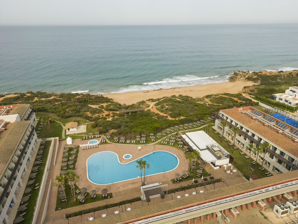 Hotel ILUNION Calas De Conil - Image 1