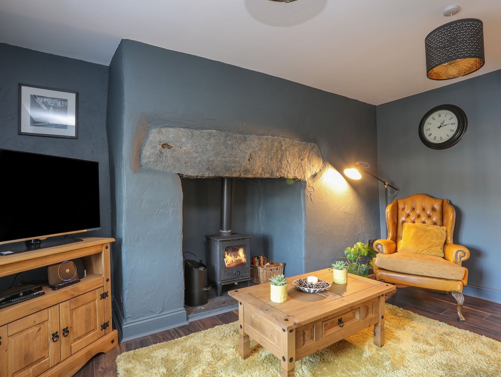 2 Ivy House