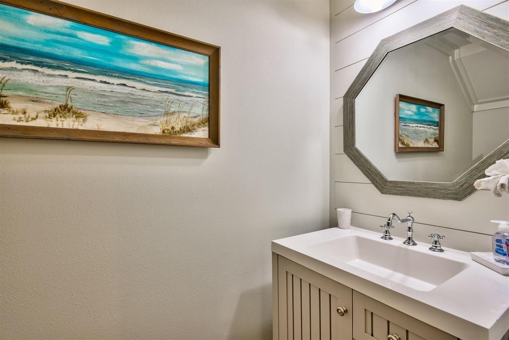 Beachfront Townhome in Seacrest + Free Tickets: Bikes, Dolphin Cruise & More!