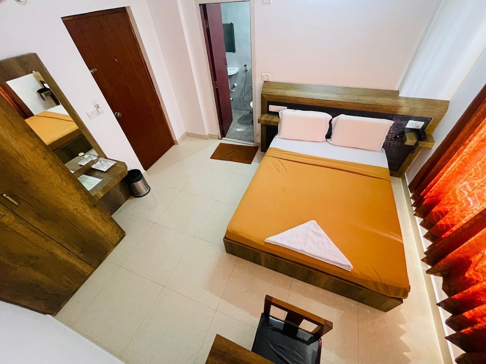 B SIX HOTEL AND LODGE view 3
