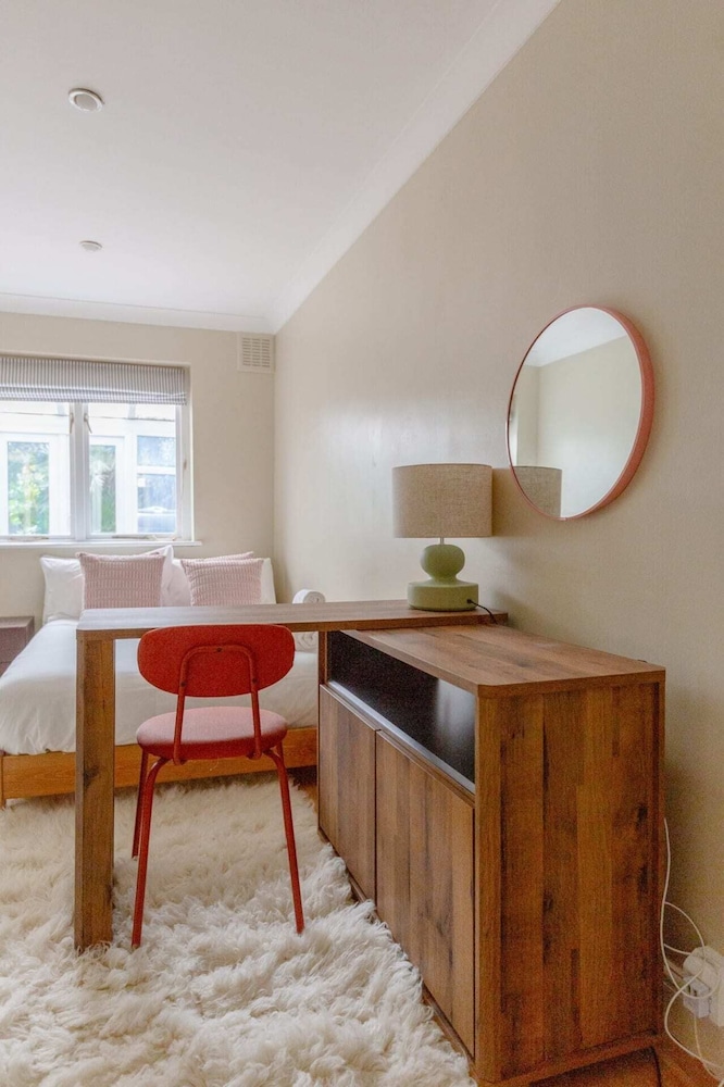 Gorgeous 2BD Garden Getaway, Victoria Park