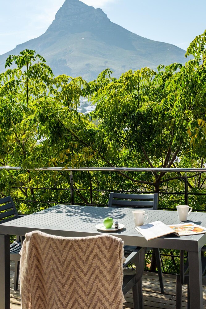 Camps Bay 4bed Villa w Pool Luxe on Central