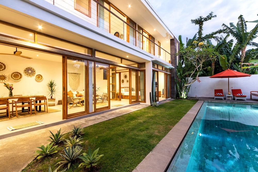 Beautiful Boho-chic 4br Tropical Villa in Pererenan Canggu