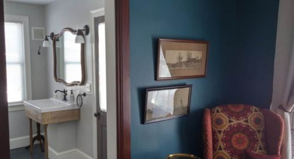 Burdett House Bed & Breakfast