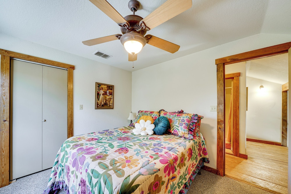 Swim, Hike & Unwind: Serene Hill Country Retreat