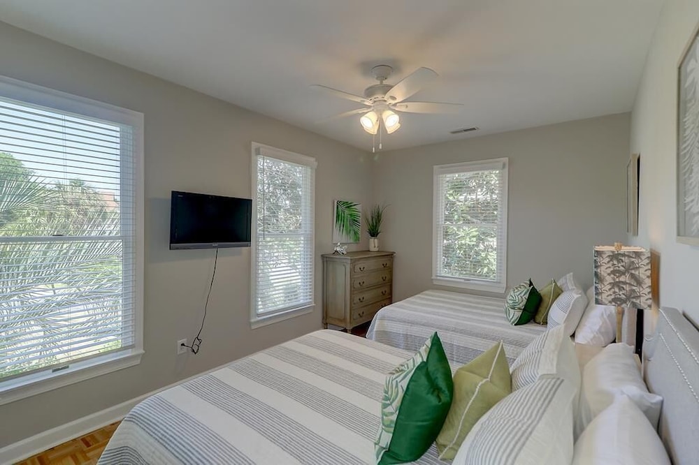 8 44th Avenue view 3
