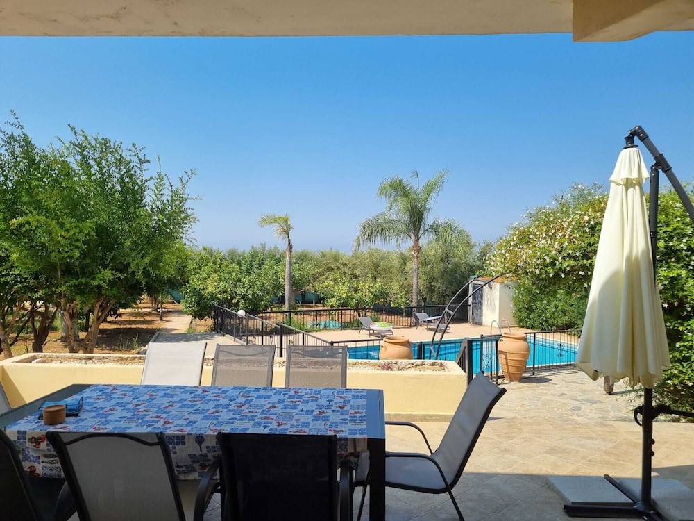 Impeccable 3-bed Villa in Tala - Paphos