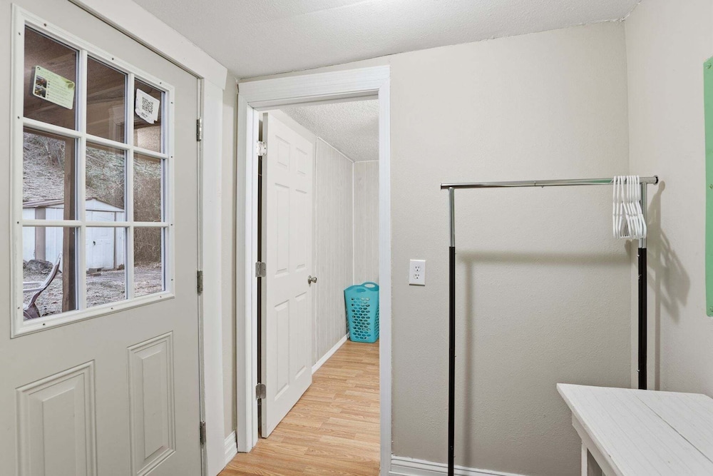 Cozy Matewan Trail Stay 3 Bedroom Home
